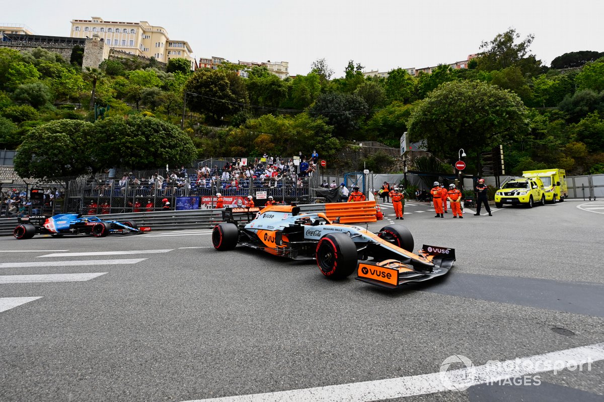Daniel Ricciardo, McLaren MCL35M, Fernando Alonso, Alpine A521
