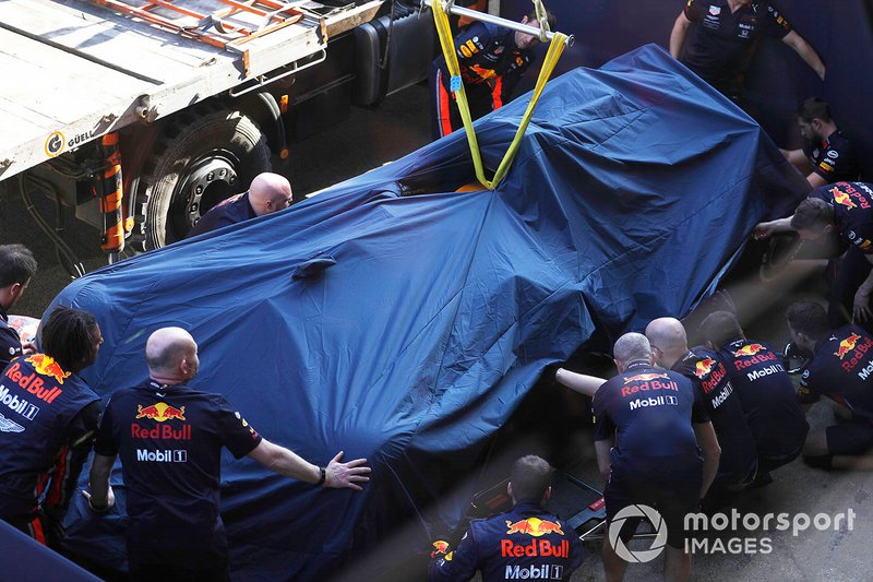 El coche accidentado de Pierre Gasly, Red Bull Racing RB15