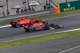 Bataille entre Sebastian Vettel, Ferrari SF90 et Max Verstappen, Red Bull Racing RB15