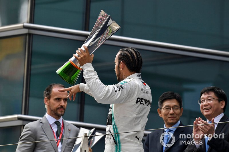 Lewis Hamilton, Mercedes AMG F1, 1st position, lifts his trophy