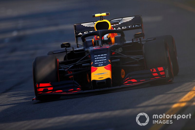 6-) Pierre Gasly'nın ilk bölümde havlu atması