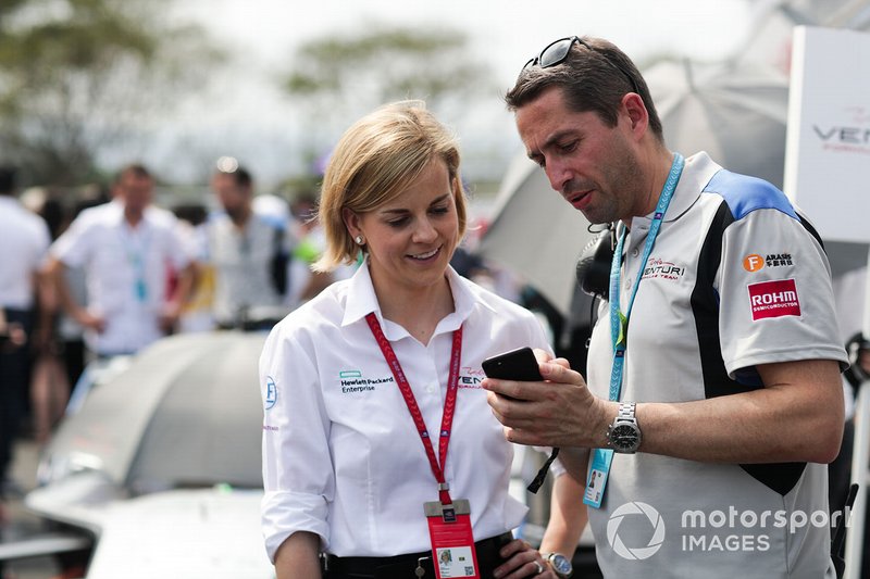 Susie Wolff, Team Principal, Venturi Formula E, con un tifoso