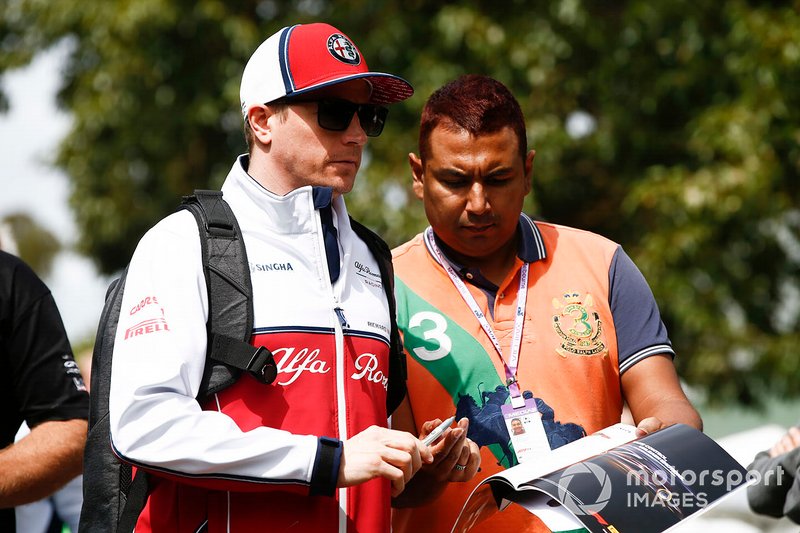 Kimi Raikkonen, Alfa Romeo Racing, signs an autograph for fans