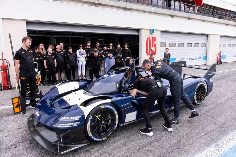 Jacky Ickx, Genesis Magma Racing