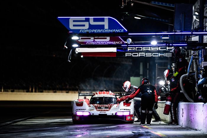 #6 Porsche Penske Motorsport Porsche 963: Julien Andlauer, Scott McLaughlin, Matt Campbell, Felipe Nasr, Josef Newgarden