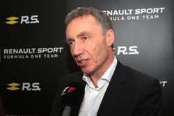 Bob Bell, Renault Sport F1 Team Chief Technical Officer met de media