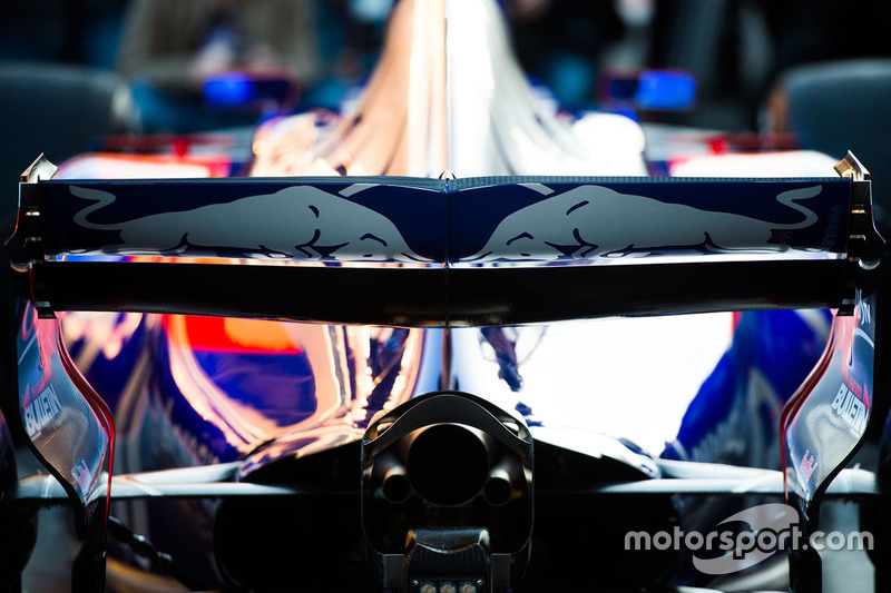 Scuderia Toro Rosso STR12 rear wing detail