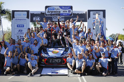 Winners Thierry Neuville, Nicolas Gilsoul, Hyundai i20 WRC, Hyundai Motorsport