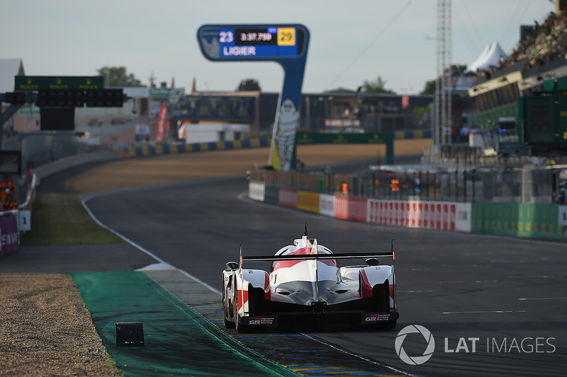 #8 Toyota Gazoo Racing Toyota TS050 Hybrid: Anthony Davidson, Sébastien Buemi, Kazuki Nakajima