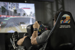 Fernando Alonso, McLaren, al simulatore