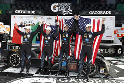 I vincitori della gara #10 Wayne Taylor Racing Cadillac DPi: Ricky Taylor, Jordan Taylor, Max Angele