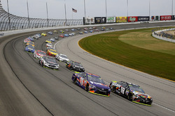 Start: Kyle Busch, Joe Gibbs Racing Toyota, Denny Hamlin, Joe Gibbs Racing Toyota