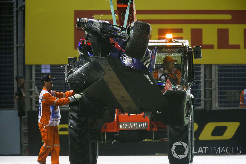 Hasarlı Daniil Kvyat, Scuderia Toro Rosso STR12