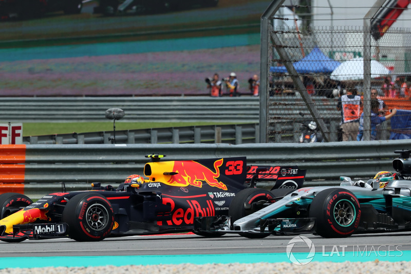 Max Verstappen, Red Bull Racing RB13 e Lewis Hamilton, Mercedes-Benz F1 W08
