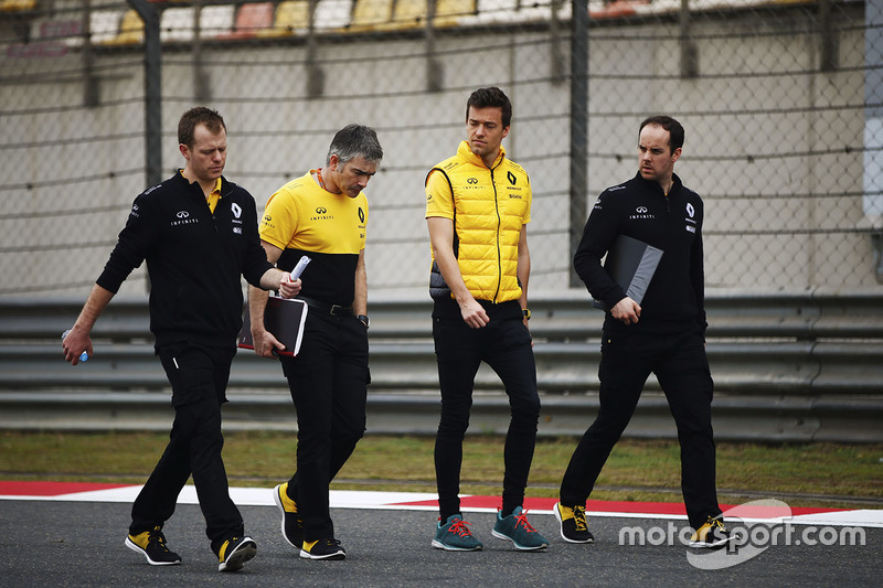 Trackwalk: Jolyon Palmer, Renault Sport F1 Team Sport F1