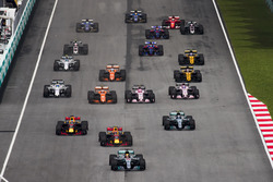 Lewis Hamilton, Mercedes AMG F1 W08, Max Verstappen, Red Bull Racing RB13, Daniel Ricciardo, Red Bull Racing RB13, Valtteri Bottas, Mercedes AMG F1 W08, Stoffel Vandoorne, McLaren MCL32, Sergio Perez, Sahara Force India F1 VJM10, at the start