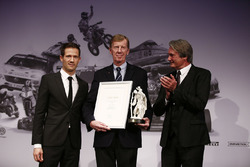 Walter Röhrl mit dem Preis für sein Lebenswerk