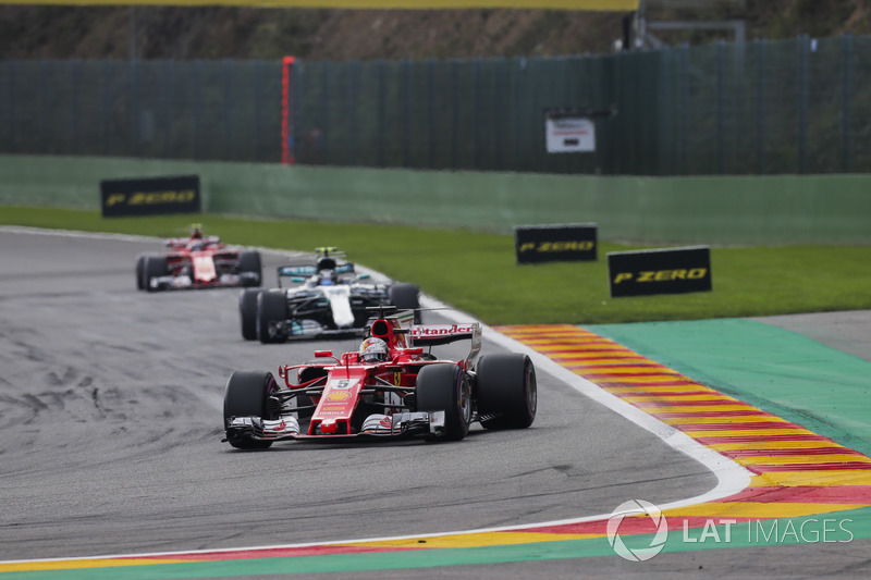 Sebastian Vettel, Ferrari SF70H, Valtteri Bottas, Mercedes AMG F1 W08, Kimi Raikkonen, Ferrari SF70H