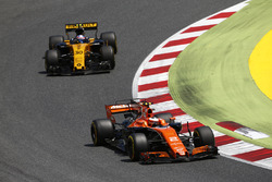 Stoffel Vandoorne, McLaren MCL32, Jolyon Palmer, Renault Sport F1 Team RS17