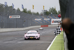 Racewinnaar Lucas Auer, Mercedes-AMG Team HWA, Mercedes-AMG C63 DTM