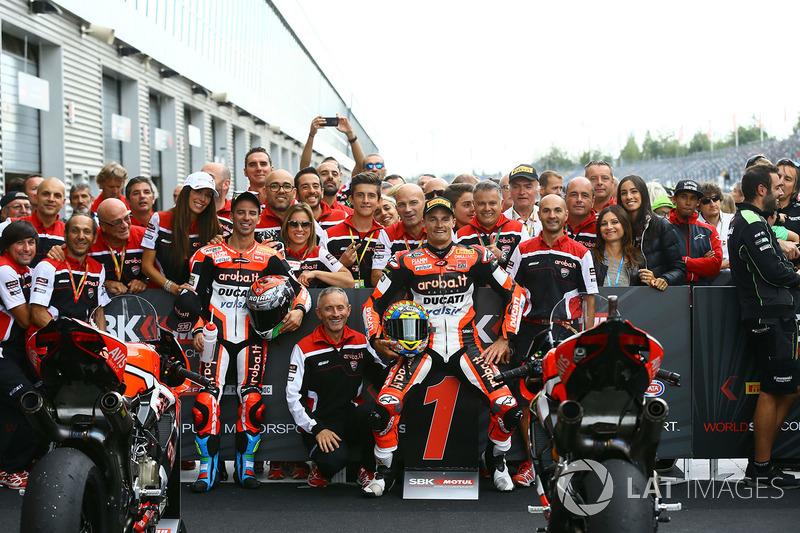 Podio: il vincitore della gara Chaz Davies, Ducati Team, il terzo classificato Marco Melandri, Ducati Team