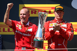 Podium: second place Kimi Raikkonen, Jock Clear, Ferrari Chief Engineer