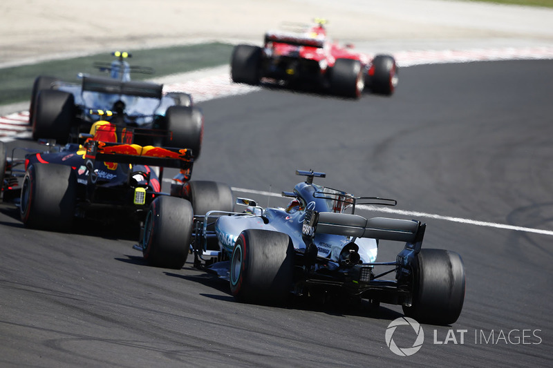 Kimi Raikkonen, Ferrari SF70H, Valtteri Bottas, Mercedes AMG F1 W08, Max Verstappen, Red Bull Racing RB13 e Lewis Hamilton, Mercedes AMG F1 W08