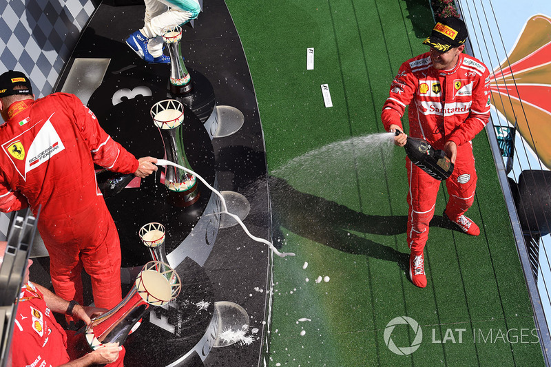 Podio: il vincitore della gara Sebastian Vettel, Ferrari