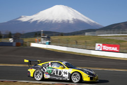 #96 TKS Porsche 911 GT3 Cup: Shinyo Sano, Takuma Aoki, Shigeto Nagashima