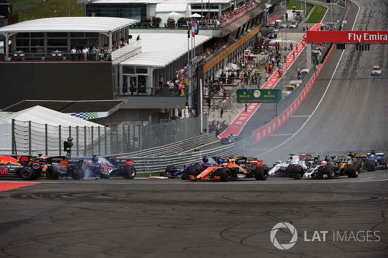 Max Verstappen, Red Bull Racing RB13, Fernando Alonso, McLaren MCL32, Daniil Kvyat, Scuderia Toro Ro