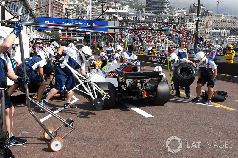 Felipe Massa, Williams FW40, pit stop