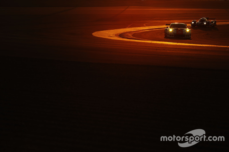 #86 Gulf Racing Porsche 911 RSR: Michael Wainwright, Adam Carroll, Ben Barker