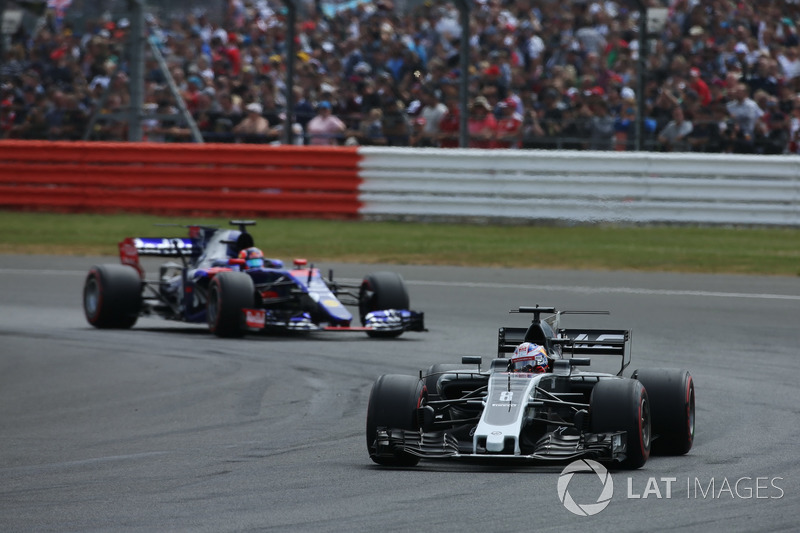 Romain Grosjean, Haas F1 Team VF-17, Daniil Kvyat, Scuderia Toro Rosso STR12