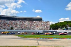 Joey Logano, Team Penske Ford, Ricky Stenhouse Jr., Roush Fenway Racing Ford
