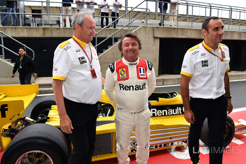 Jerome Stoll, Director of Renault Sport F1, René Arnoux, Cyril Abiteboul, Renault Sport F1 Managing Director and Renault RS01
