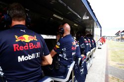 Les muret des stands Red Bull et Ferrari