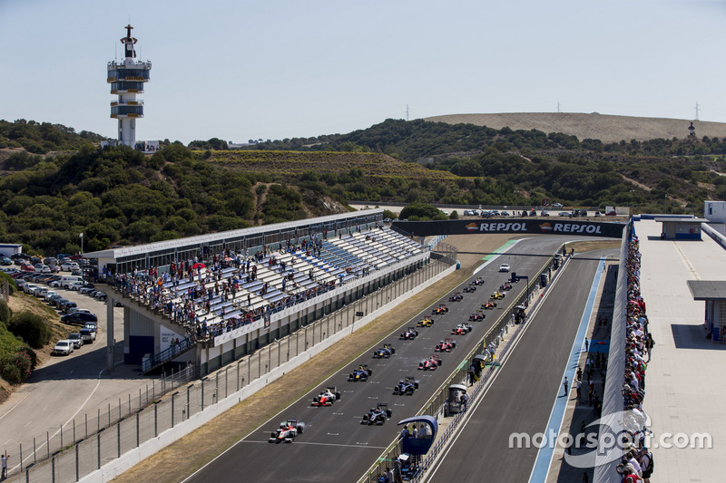 Alex Palou, Campos Racing, delante de Luca Ghiotto, RUSSIAN TIME