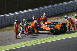 Marshals assist Fernando Alonso, McLaren MCL32, after he parks up with engine troubles