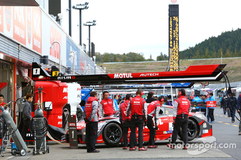 #1 MOTUL AUTECH GT-R