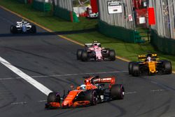 Fernando Alonso, McLaren, MCL32; Nico Hülkenberg, Renault Sport F1 Team, RS17; Esteban Ocon, Force I