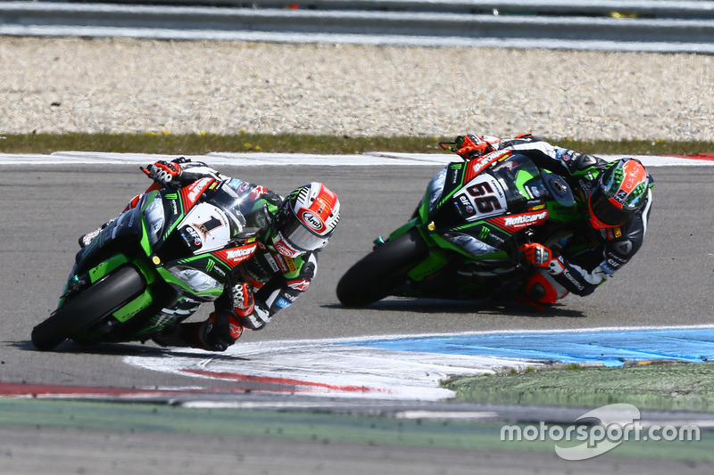 Jonathan Rea, Kawasaki Racing; Tom Sykes, Kawasaki Racing