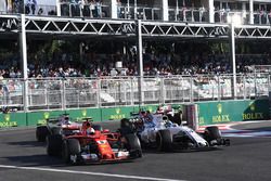 Sebastian Vettel, Ferrari SF70H, Felipe Massa, Williams FW40