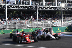 Sebastian Vettel, Ferrari SF70H, Felipe Massa, Williams FW40