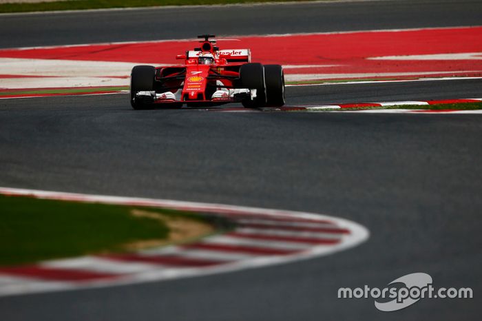 Kimi Raikkonen, con el Ferrari SF70H