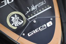 Des logos ORECA et Jackie Chan