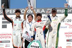 Podium: race winner Yuhi Sekiguchi, Team Impul, second place Hiroaki Ishiura, Cerumo Inging, Team Impul, third place Andre Lotterer, Team Tom's