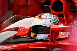 Sebastian Vettel, Ferrari SF70H con el escudo de cabina