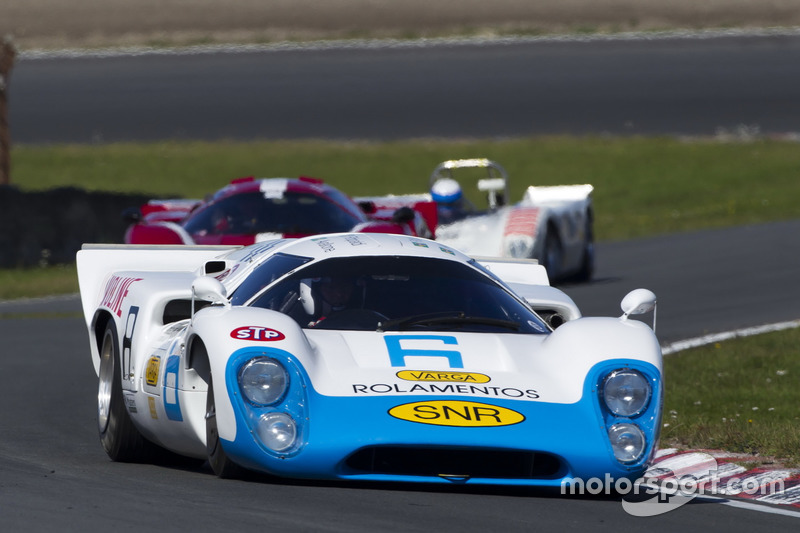 Leo Voyazides met de fraaie Lola T70 MK3B
