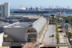 Das Long Beach Convention Center und die Queen Mary