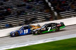 Daniel Suarez, Joe Gibbs Racing Toyota y Justin Allgaier, JR Motorsports Chevrolet